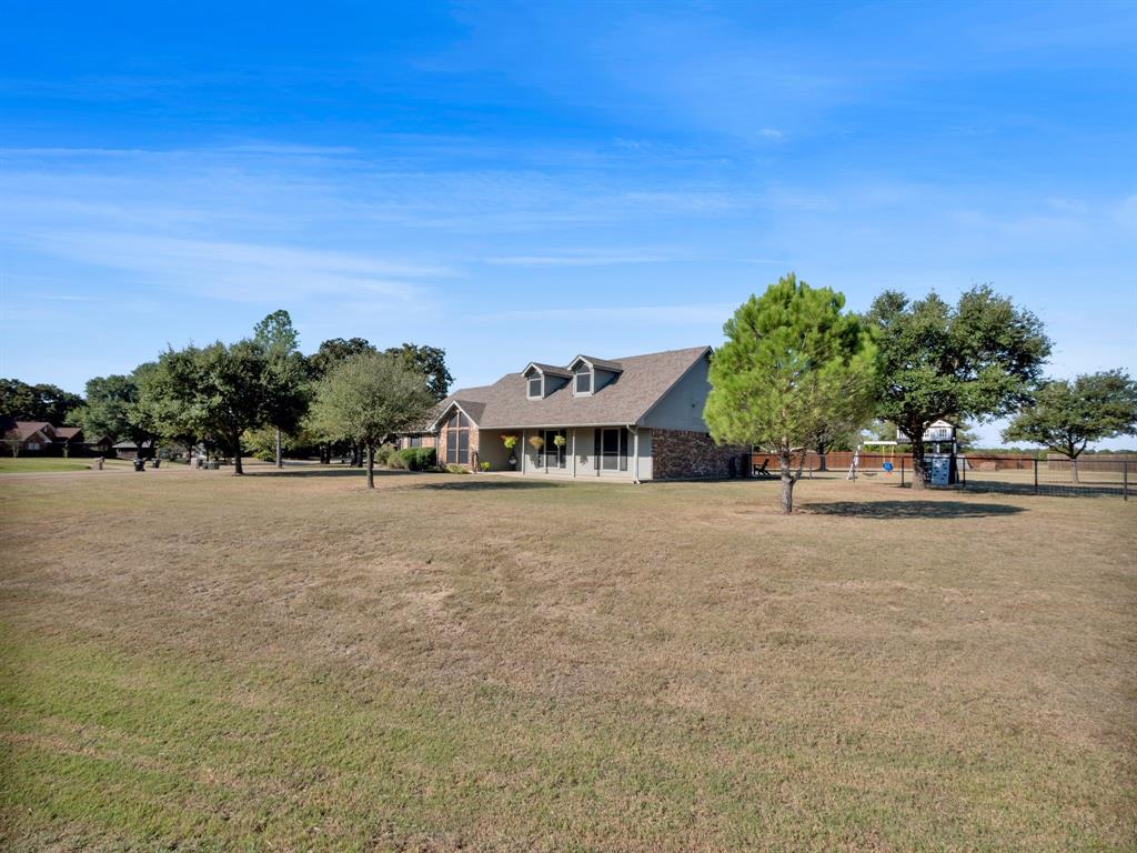 1020 Oak Hollow Lane Property Photo 4
