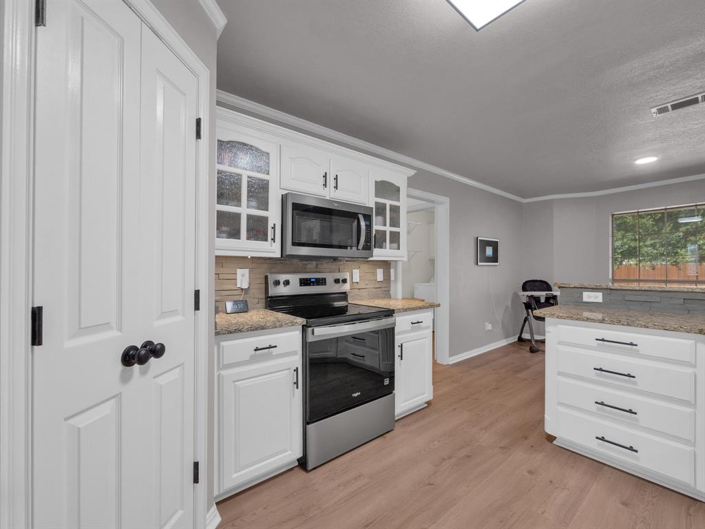 1020 Oak Hollow Lane Property Photo 13