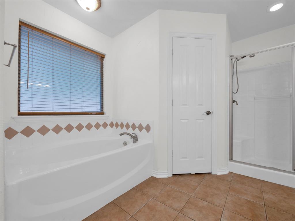 1020 Oak Hollow Lane Property Photo 19