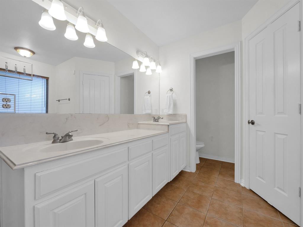 1020 Oak Hollow Lane Property Photo 20