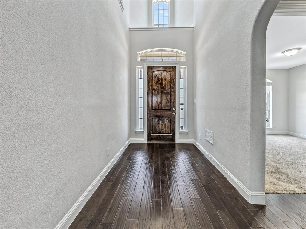 1121 Ranch Gate Lane Property Photo 3