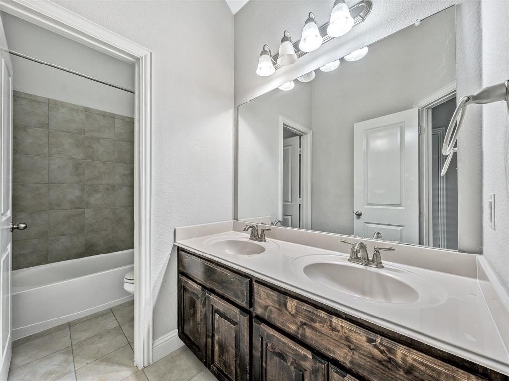 1121 Ranch Gate Lane Property Photo 13