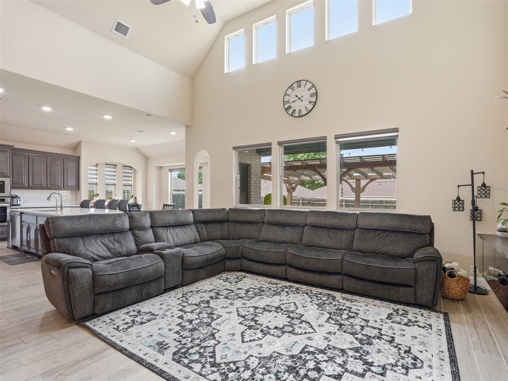 521 Ridgewater Trail Property Photo 3
