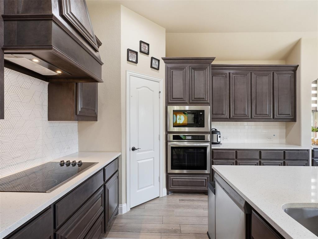 521 Ridgewater Trail Property Photo 7
