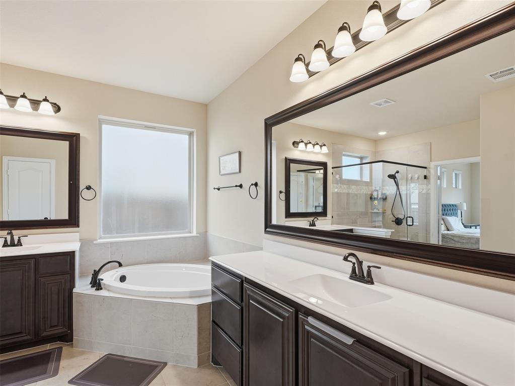 521 Ridgewater Trail Property Photo 11