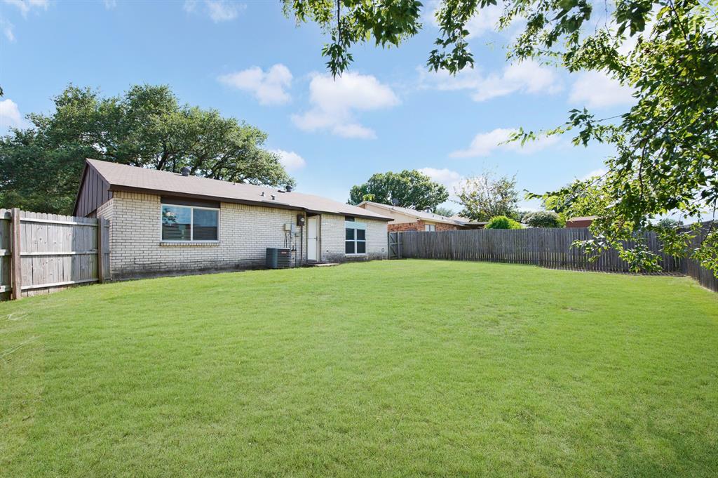 555 Hawthorne Drive Property Photo 2