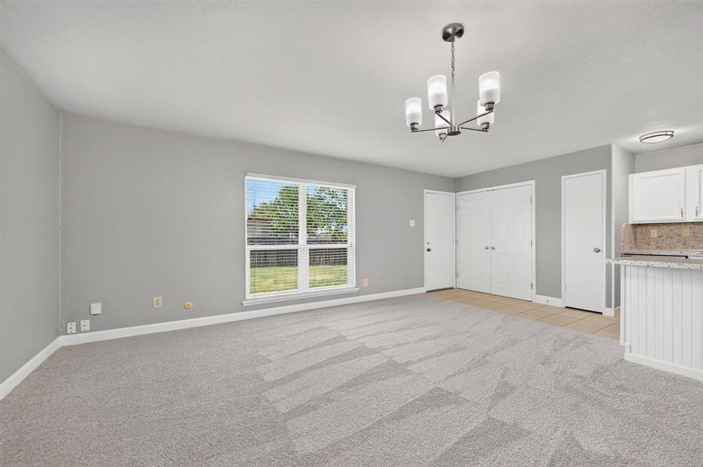 555 Hawthorne Drive Property Photo 4