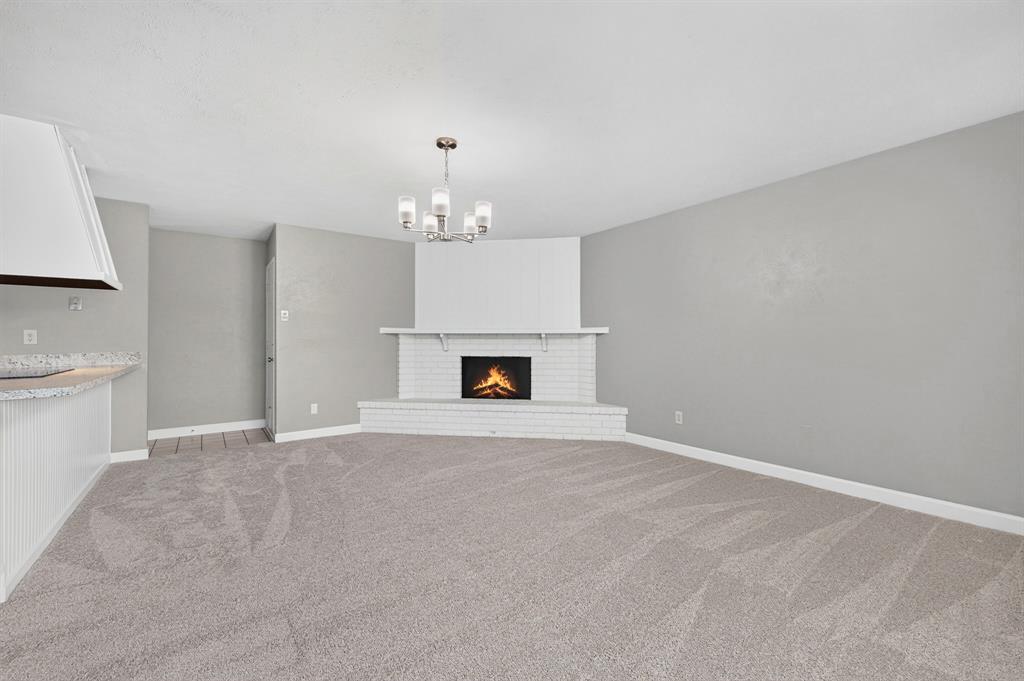 555 Hawthorne Drive Property Photo 6