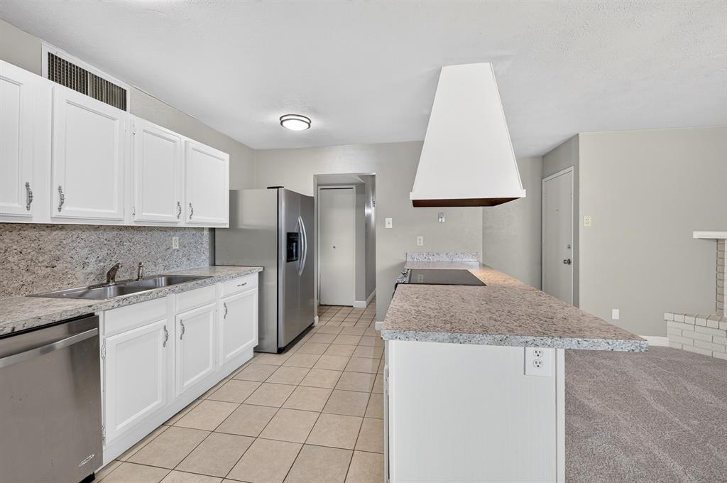 555 Hawthorne Drive Property Photo 10