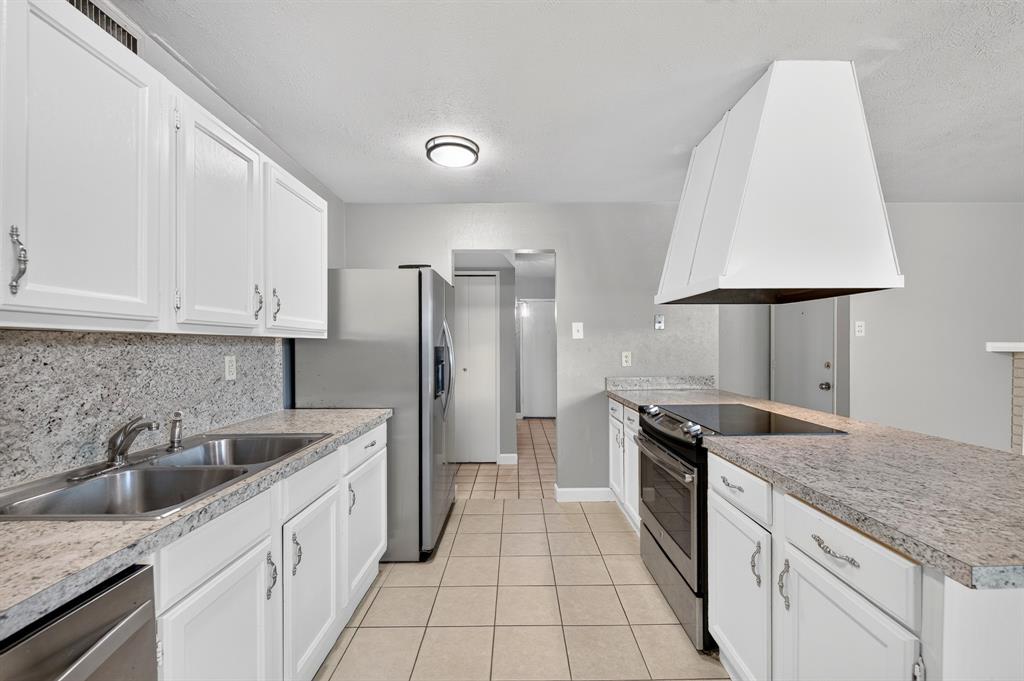 555 Hawthorne Drive Property Photo 14