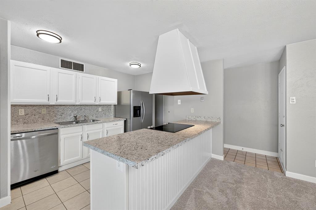 555 Hawthorne Drive Property Photo 19