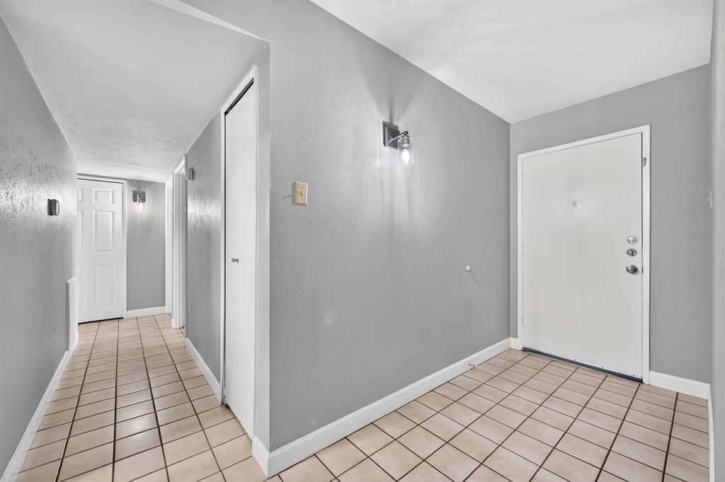 555 Hawthorne Drive Property Photo 20