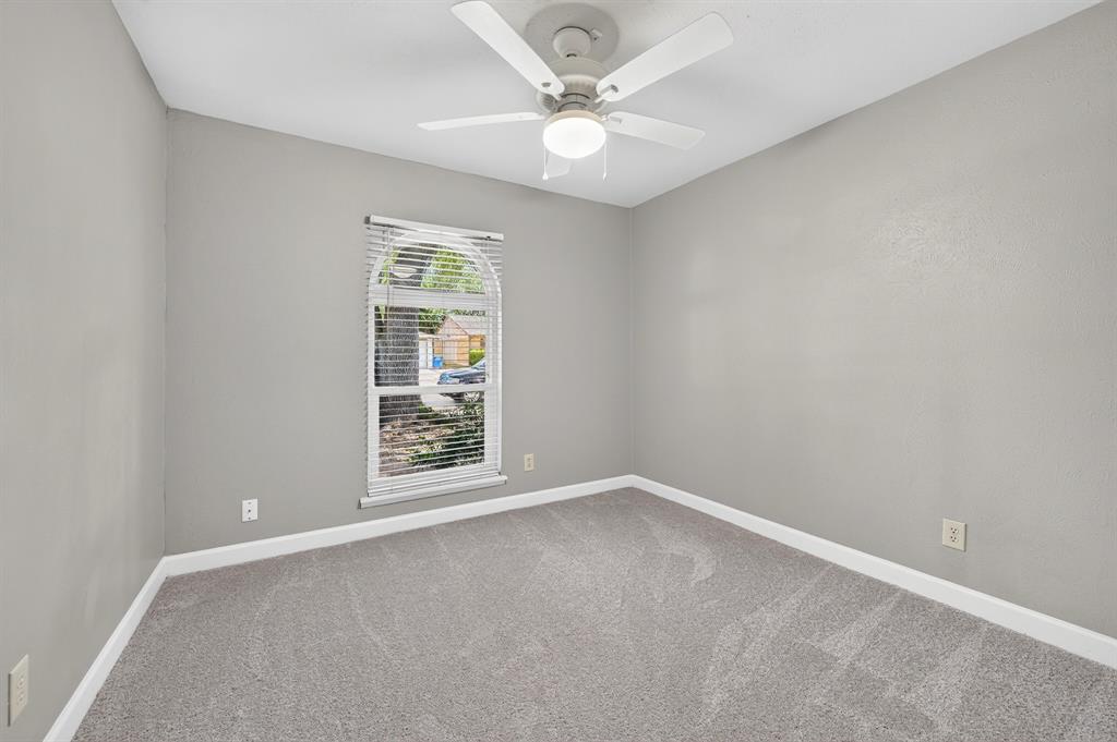 555 Hawthorne Drive Property Photo 22