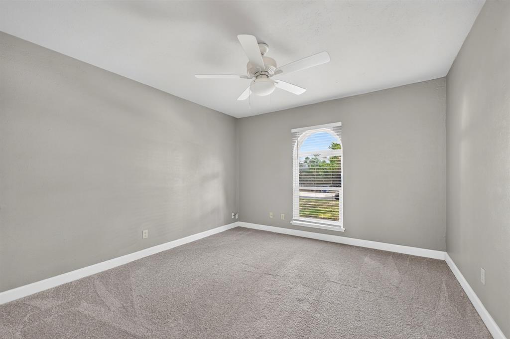 555 Hawthorne Drive Property Photo 23