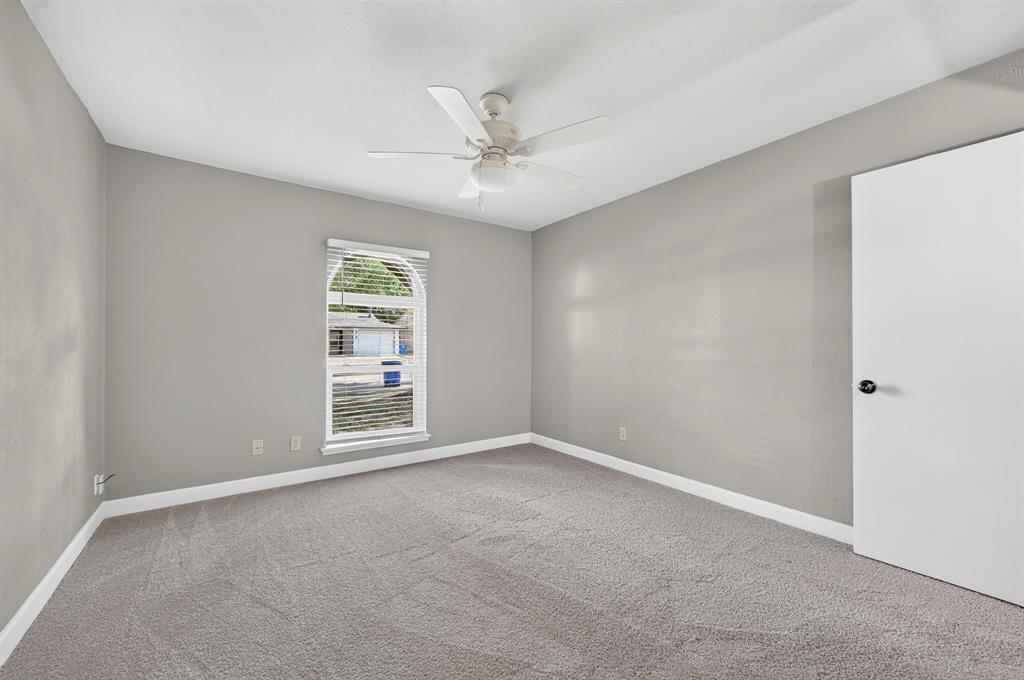 555 Hawthorne Drive Property Photo 24