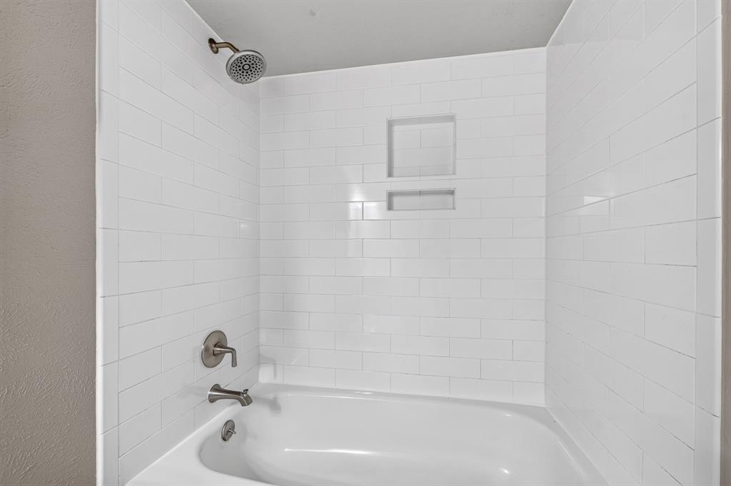 555 Hawthorne Drive Property Photo 27