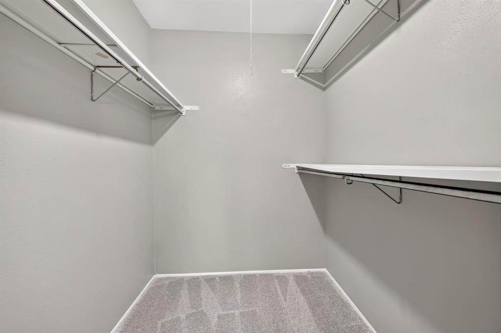 555 Hawthorne Drive Property Photo 31