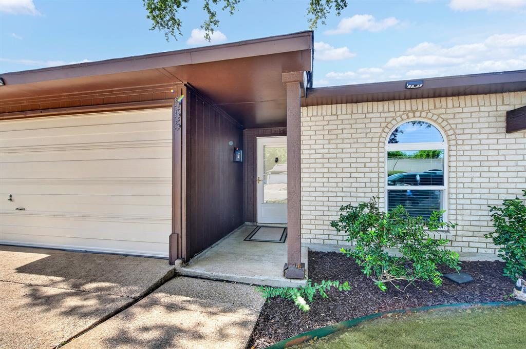 555 Hawthorne Drive Property Photo 35