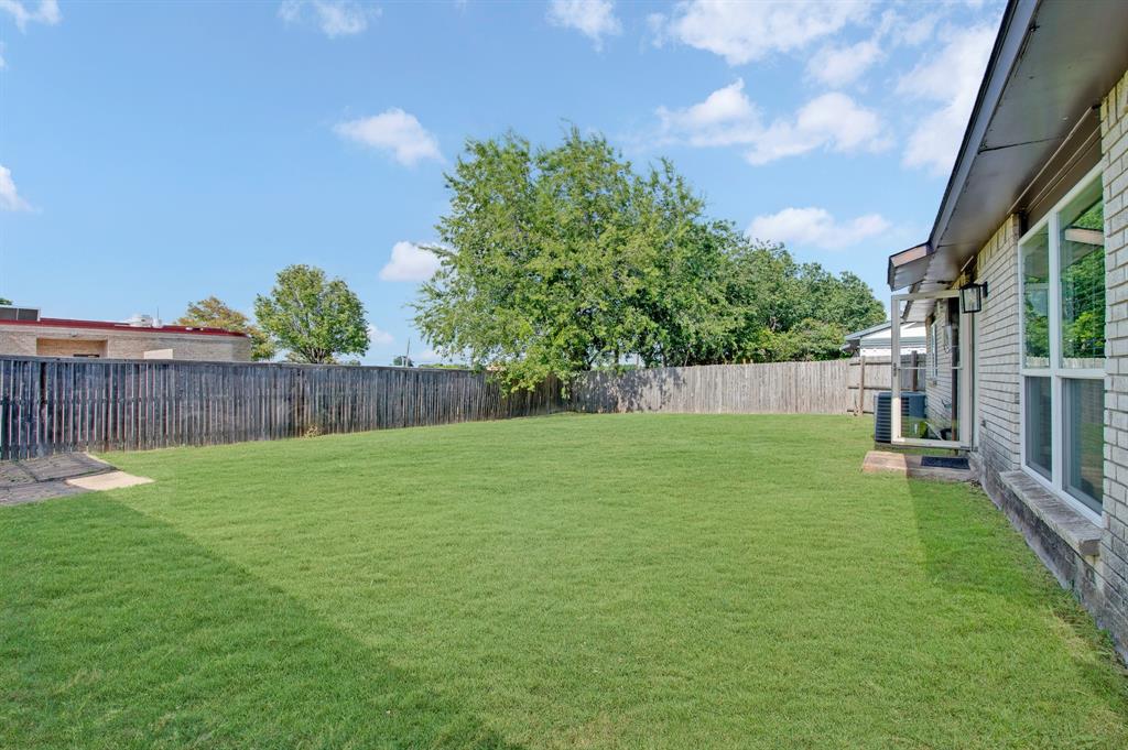555 Hawthorne Drive Property Photo 38