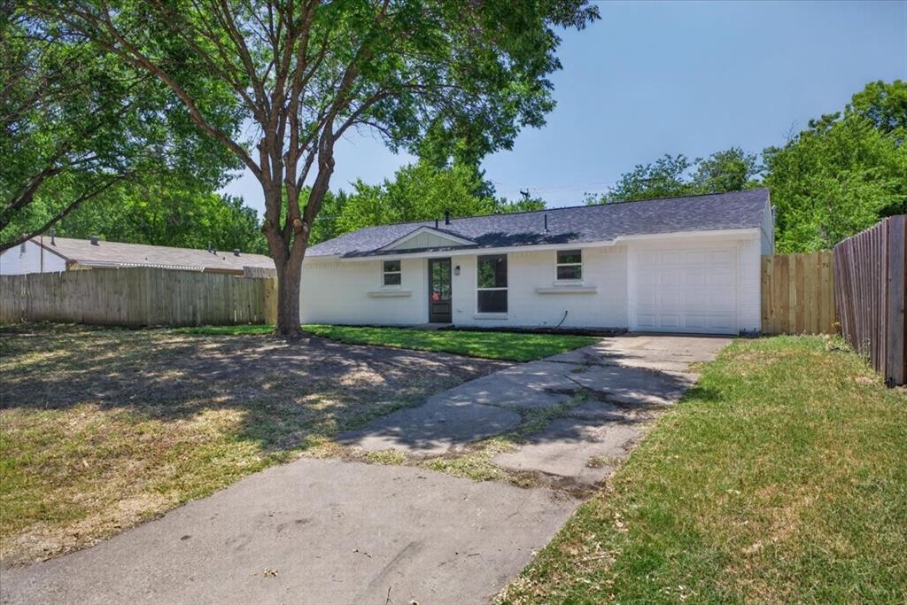 205 Summercrest Boulevard Property Photo 1