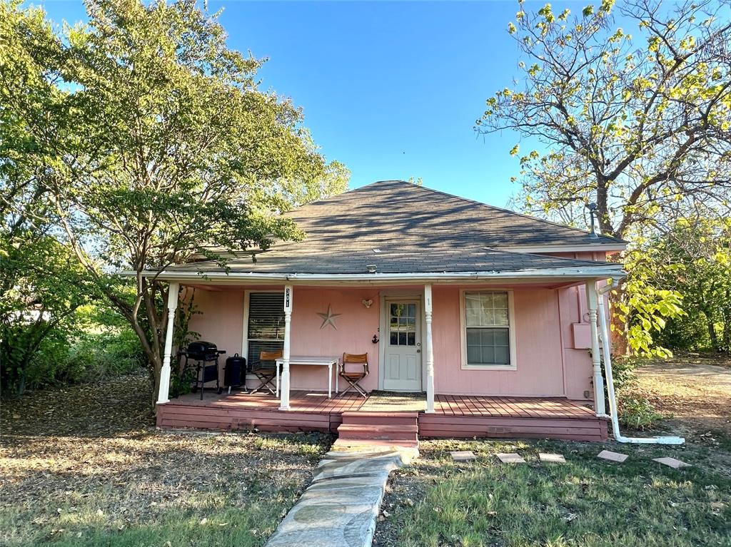 301 Dogwood Avenue Property Photo 2