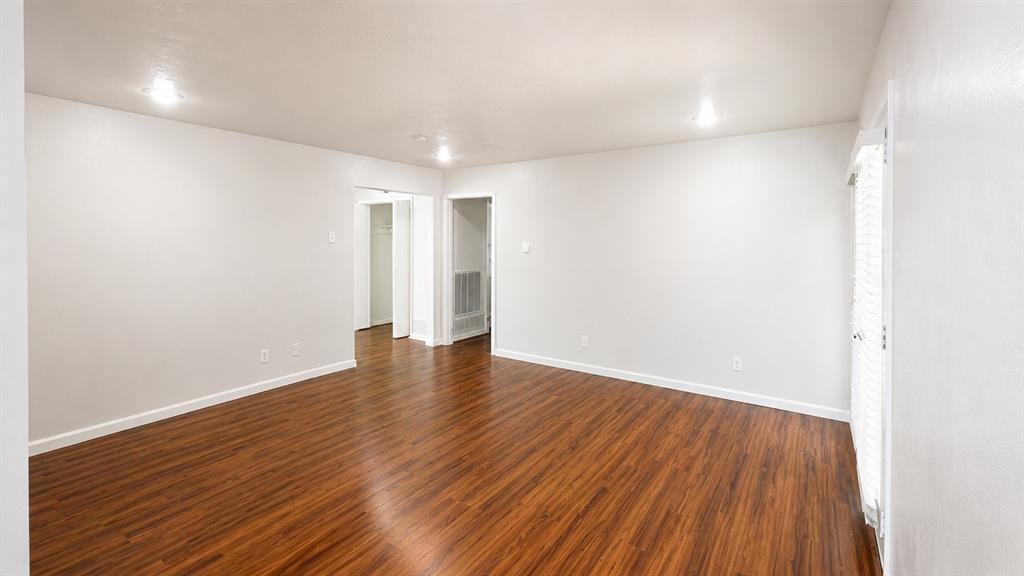 946 Highland Oaks Drive Property Photo 11