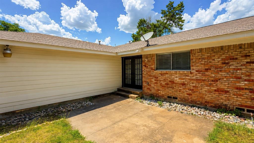 946 Highland Oaks Drive Property Photo 17