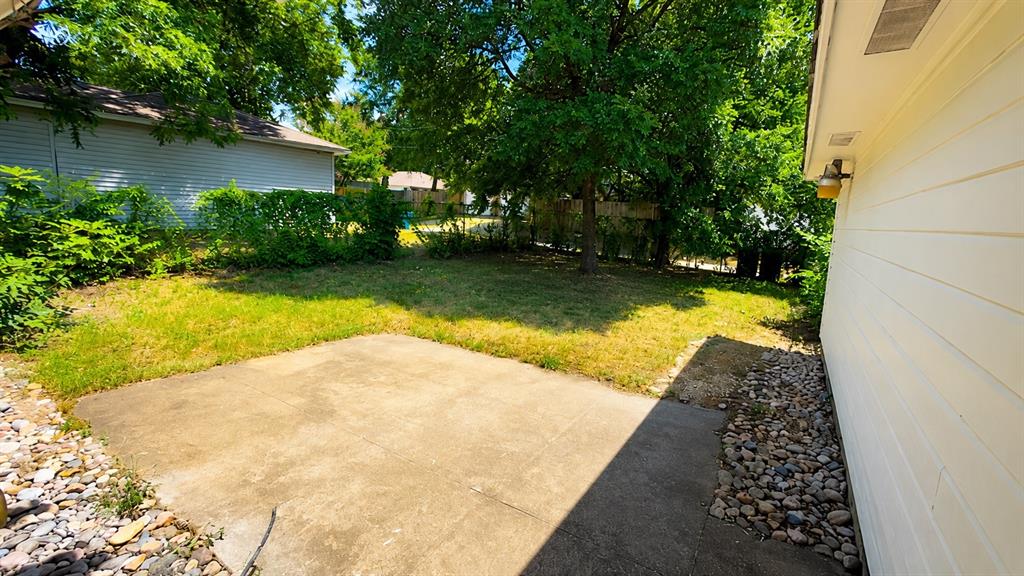 946 Highland Oaks Drive Property Photo 18