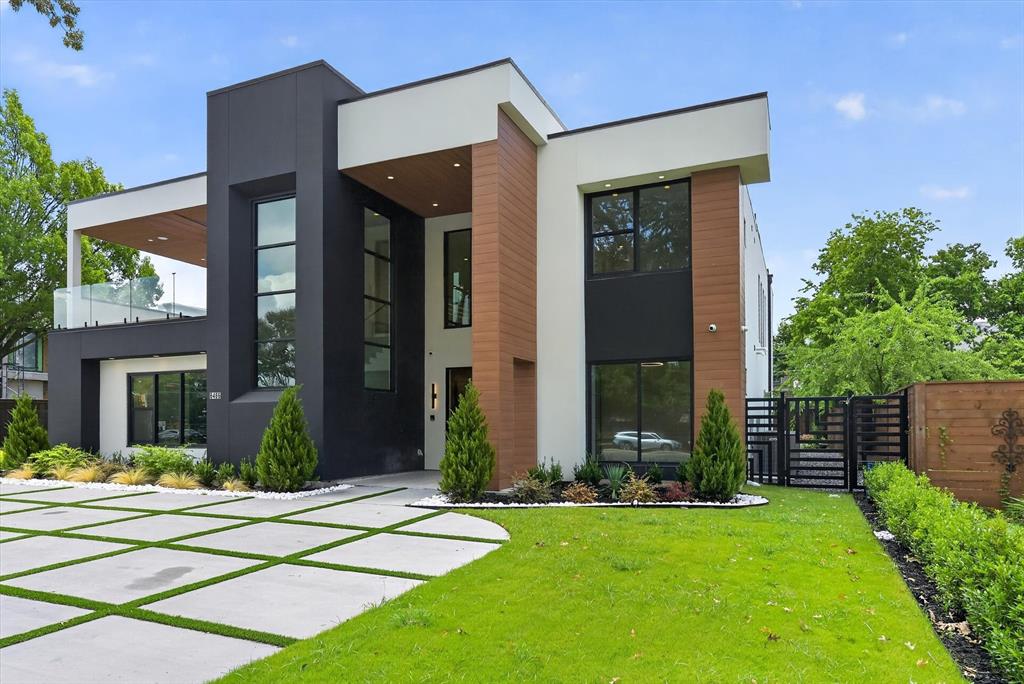 6466 Royal Lane Property Photo 1