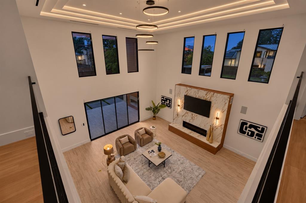 6466 Royal Lane Property Photo 3
