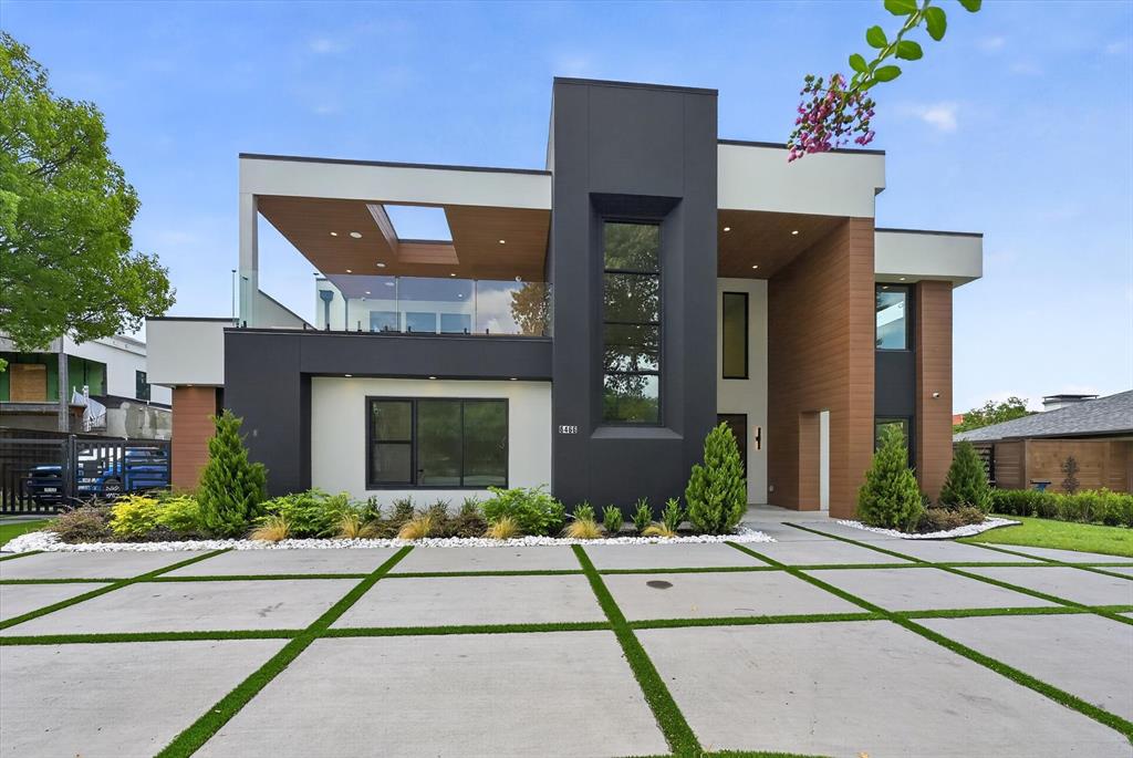 6466 Royal Lane Property Photo 4