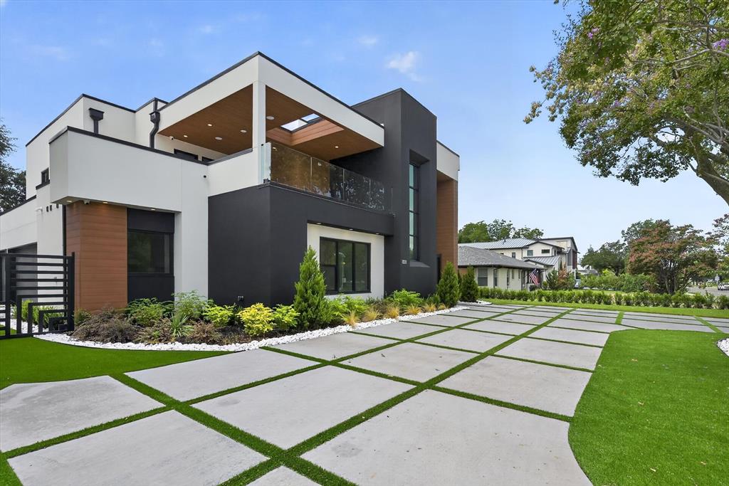 6466 Royal Lane Property Photo 6