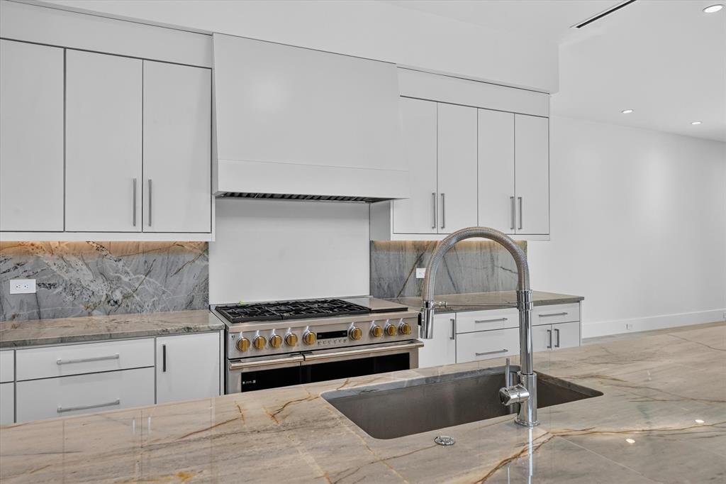 6466 Royal Lane Property Photo 15