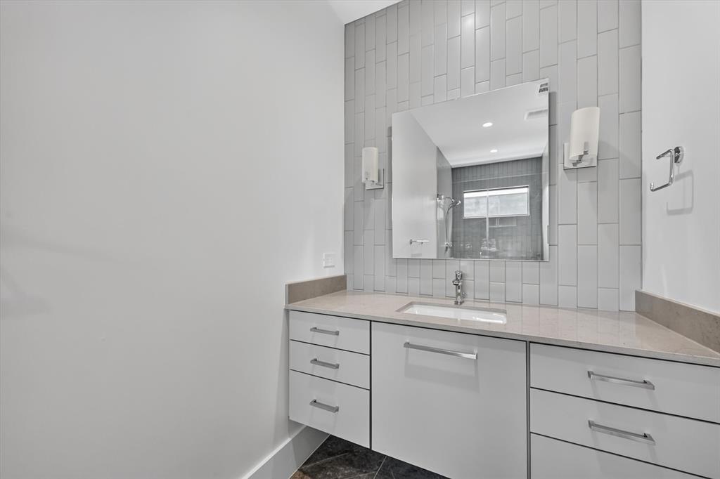 6466 Royal Lane Property Photo 17