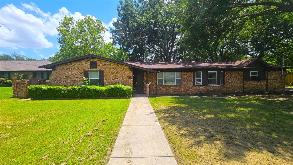 425 Mimosa Drive Property Photo 2