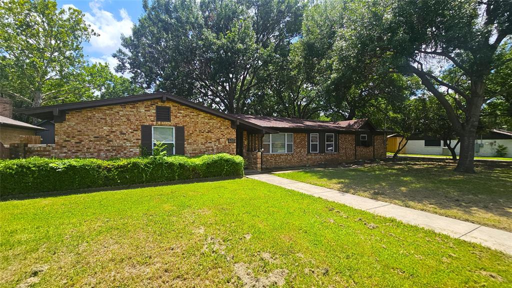 425 Mimosa Drive Property Photo 3