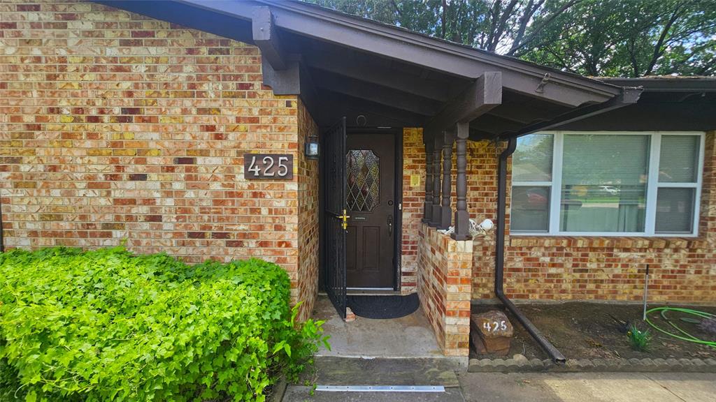 425 Mimosa Drive Property Photo 4