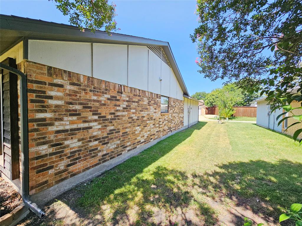 2117 Baltimore Drive Property Photo 2