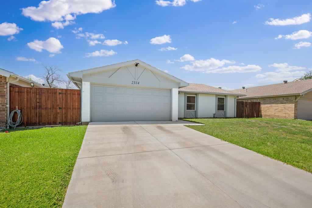 2314 Benbrook Drive Property Photo 2