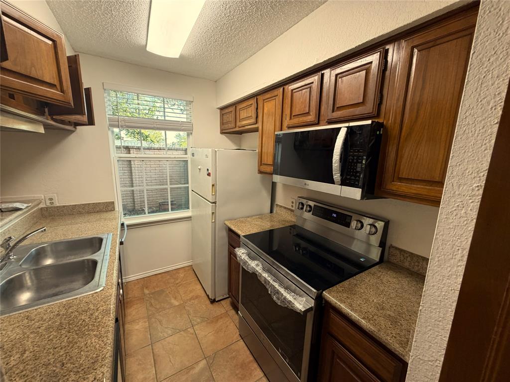 18240 Midway Road 206 Property Photo 6