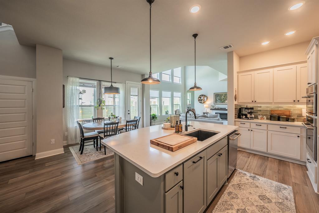 1401 Roundup Way Property Photo 3