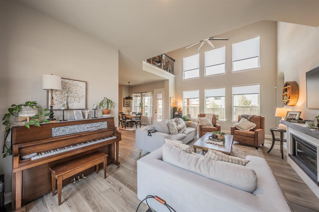 1401 Roundup Way Property Photo 8