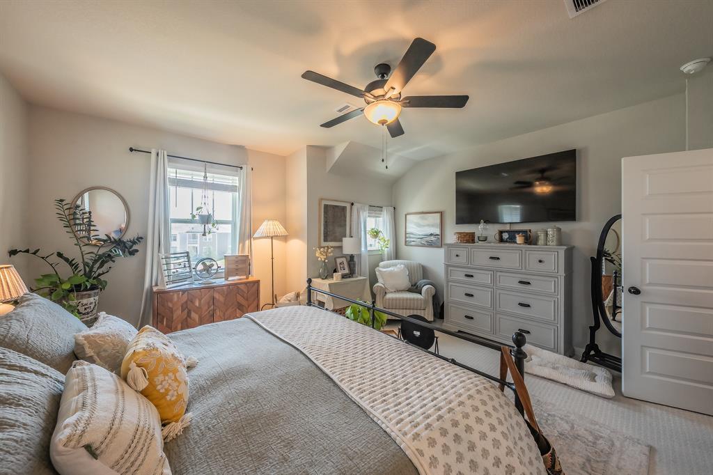 1401 Roundup Way Property Photo 14