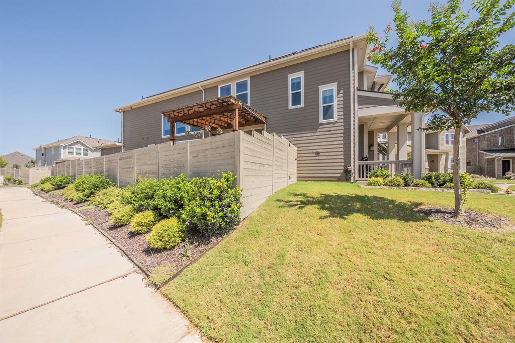 1401 Roundup Way Property Photo 28