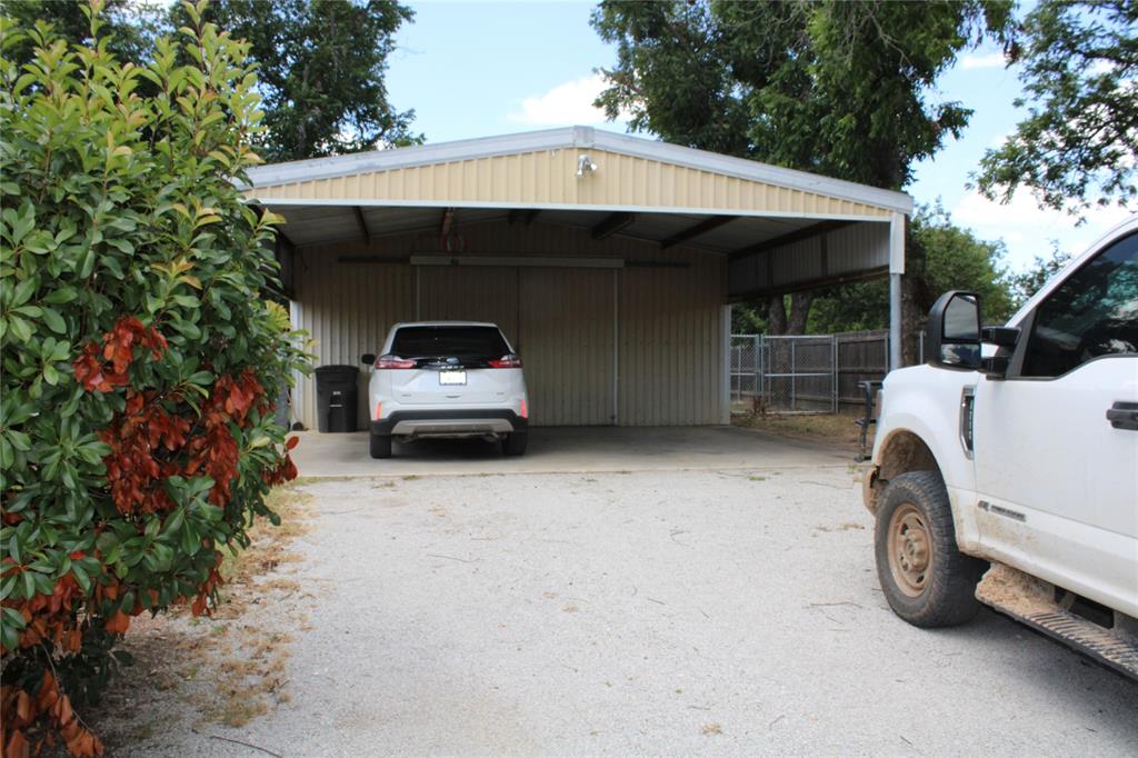 208 Park Dr Property Photo 4