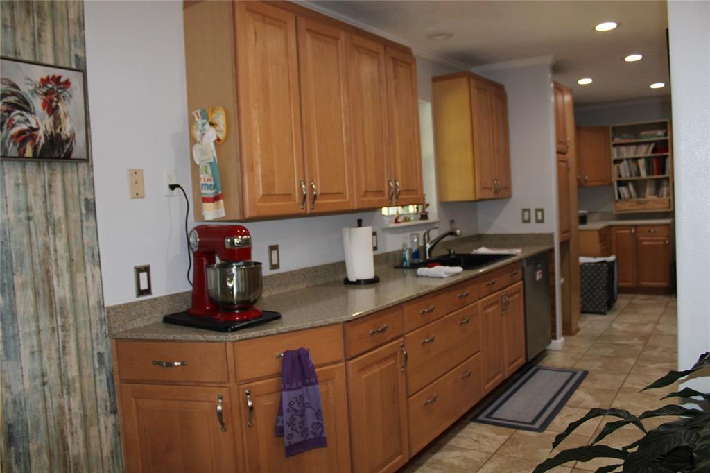 208 Park Dr Property Photo 18