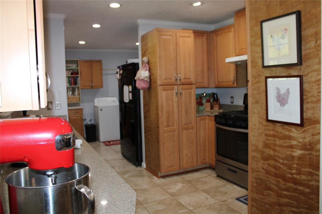 208 Park Dr Property Photo 19