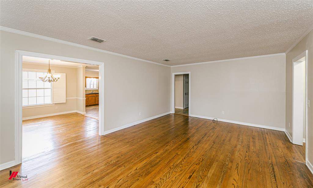 416 Albany Avenue Property Photo 6