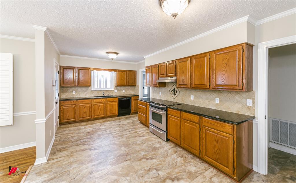 416 Albany Avenue Property Photo 11