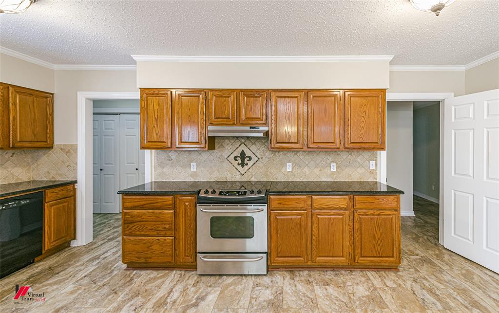 416 Albany Avenue Property Photo 12